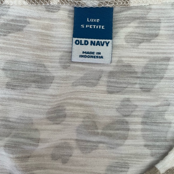 Old Navy Luxe Tshirt, cream and tan leopard print, small petite - Picture 4 of 6